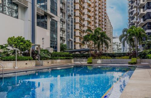 Pinagsama Apartamento | Spacious Family Sleeper BGC & 84inch Cinema