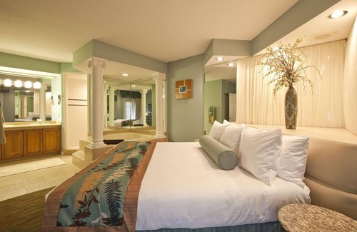 Kissimmee Hotel | Spacious Family Suite w/ Kitchen & Cozy Living Space in Kissimmee | 2 Units