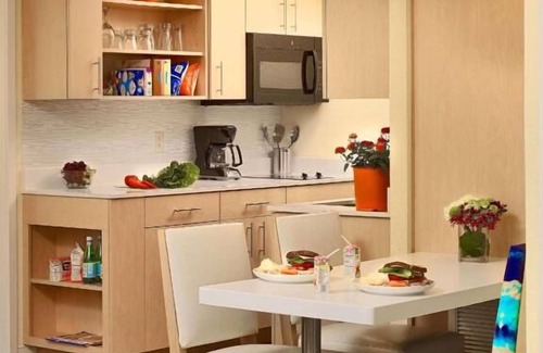 Florida Central Atlantic Coast Hotel | Spacious Family Suite W/ Swimming Pool, Shuttle Service to Orlando Theme Parks!