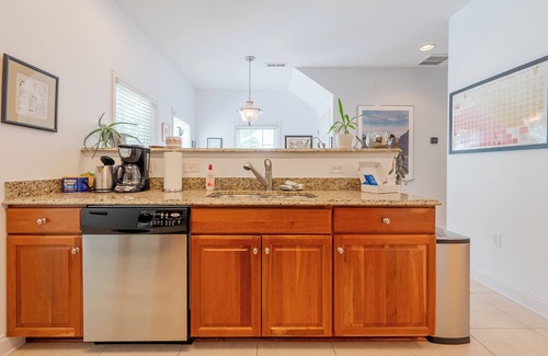 Christiansburg Casa | Spacious family home with 3 bedrooms, full kitchen, workspaces & spa-style bath in quiet area.