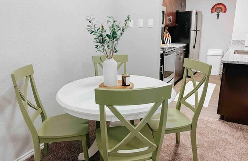 South Side Apartamento | Spacious Family Value Retreat w/ Pool & Garage