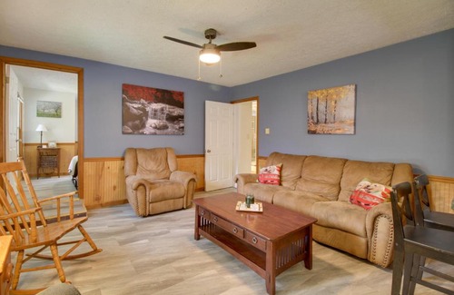 Spottswood Casa | Spacious Fancy Hill Home Hot Tub and Outdoor Spots!