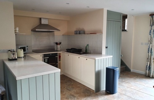 Llawhaden Casa | Spacious farm cottage full of character - rural yet close to beaches & castles