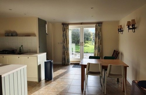 Llawhaden Casa | Spacious farm cottage full of character - rural yet close to beaches & castles
