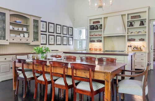 Alphen Otro | Spacious, farm-styled 5 bedroom Constantia home.Wine tasting&purchases available