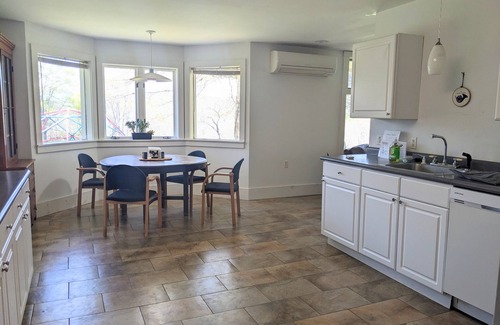 Simmonsville Casa | Spacious Farm with Mountain Views 30min to Bburg