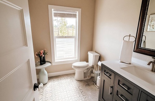 Medford Otro | Spacious farmhouse in close proximity to vineyards; great for large groups