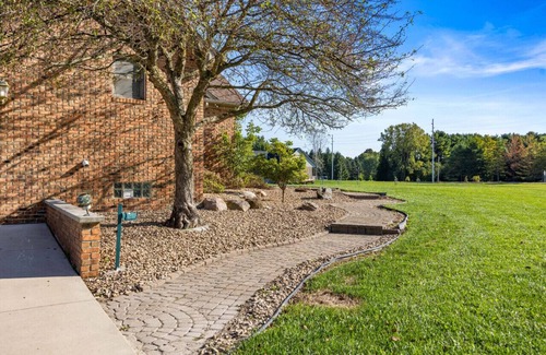 Casco Casa | Spacious Farmhouse with Hot Tub near Richmond MI