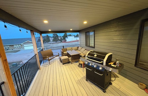 Sturgis Casa | Spacious five bedroom , 3 bathroom home . 1 mile from downtown Sturgis.