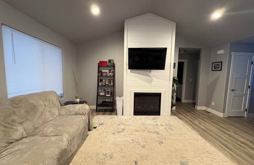 Sturgis Casa | Spacious five bedroom , 3 bathroom home . 1 mile from downtown Sturgis.
