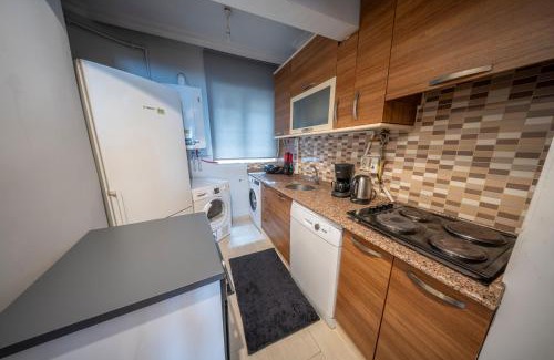 Gumussuyu Mahallesi Apartamento | Spacious Flat, 4BR, 4ACs, 3 min walk from Taksim