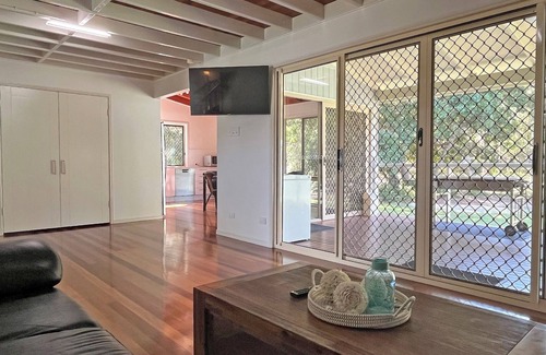 Amity Point Casa | Spacious Flinders Home With Beautiful Bush Outlook