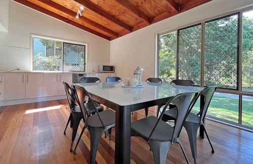 Amity Point Casa | Spacious Flinders Home With Beautiful Bush Outlook