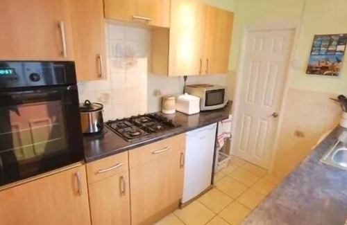 Alperton Casa | Spacious Four-Bedroom House with garden in Wembley