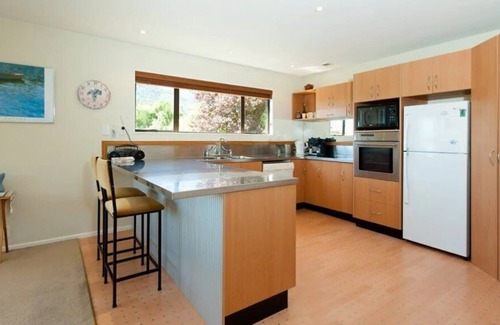 Picton Casa | SPACIOUS FOUR BEDROOM HOUSE OVERLOOKING PICTON.