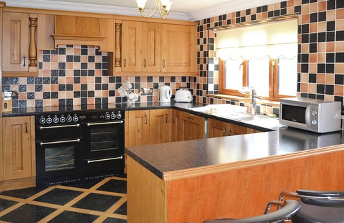 Cenarth Cabaña | Spacious four bedroom traditional cottage, perfect for a relaxing break away.