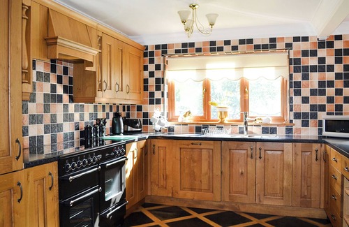 Cenarth Cabaña | Spacious four bedroom traditional cottage, perfect for a relaxing break away.