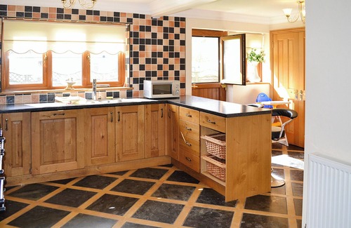 Cenarth Cabaña | Spacious four bedroom traditional cottage, perfect for a relaxing break away.