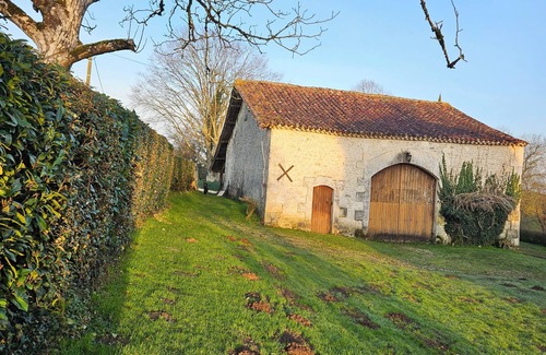 Champagne-et-Fontaine Casa | Spacious estate in superb Champagne-et-Fontaine with WiFi, endless opportunities