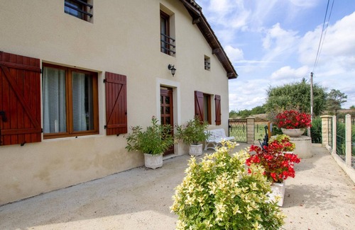 St-Michel-de-Double Cabaña | Casa familiar con chimenea, piscina y jardín en Saint-Michel-de-Double