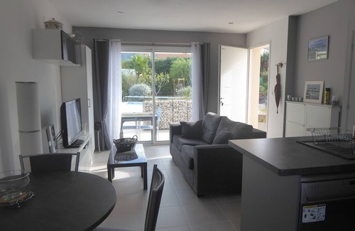 Villelongue-dels-Monts Casa | Spacious gîte in the garden of a villa with swimming pool rated 4 stars