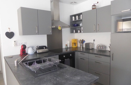 Villelongue-dels-Monts Casa | Spacious gîte in the garden of a villa with swimming pool rated 4 stars