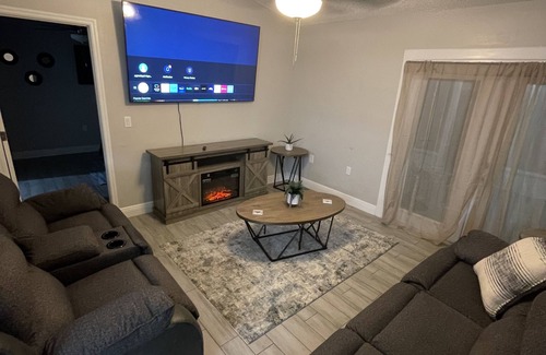 Poinciana Casa | Spacious Friendly Family Home 25 Mins to Disney