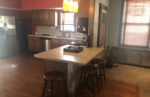 Historic Downtown Lancaster Apartamento | Spacious Fully Furnished Apartment, over 2100 sq ft