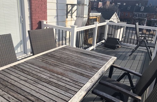 Historic Downtown Lancaster Apartamento | Spacious Fully Furnished Apartment, over 2100 sq ft