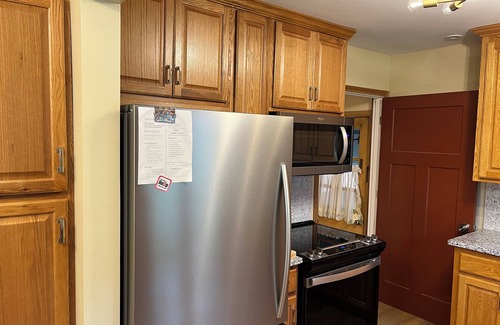 Payne - Phalen Casa | Spacious Fully Renovated 4-Bedroom Home With 2 Kitchens Near Lake Phalen