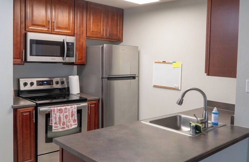 Downtown San Diego Condominio | Condominio moderno amueblado en Little Italy
