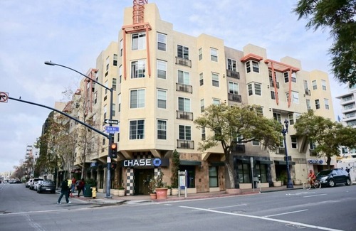Downtown San Diego Condominio | Condominio moderno amueblado en Little Italy