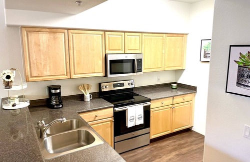 North Scottsdale Condominio | Spacious furnished luxury 2 br condo w2 car garage in Venu, Grayhawk, pets OK