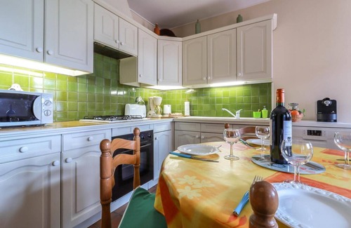 Nailloux Villa | Amplia villa amueblada con tenis y piscina privada.