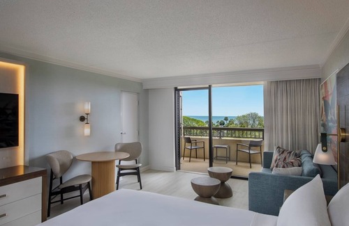 Palmetto Dunes Hotel | Spacious Garden View Suite w/ Private Balcony! Pets are Welcome! Pool Access!