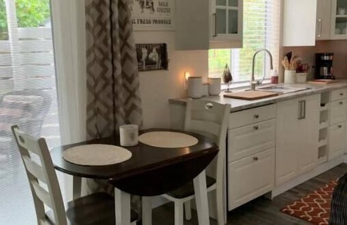 Comox Apartamento | Spacious garden suite in beautiful Comox.