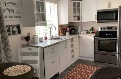 Comox Apartamento | Spacious garden suite in beautiful Comox.