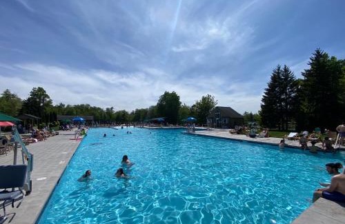 Tobyhanna Chalet De Esquí | Spacious Gateway, 15 min to Camelback Ski, Hot tub, Game room