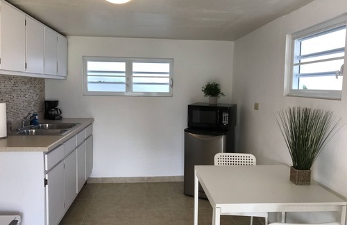 Bajo Casa | Espaciosa casa cerrada con "vista al mar" con vista al Caribe