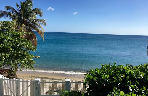 Bajo Casa | Espaciosa casa cerrada con "vista al mar" con vista al Caribe