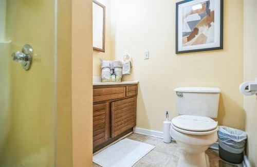 Gatlinburg - Pigeon Forge Casa | Spacious Gatlinburg Cabin Home Hot Tub King Beds Game Room