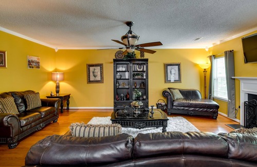 Fairburn Casa | Spacious Georgia Home - 19 Mi to Six Flags!