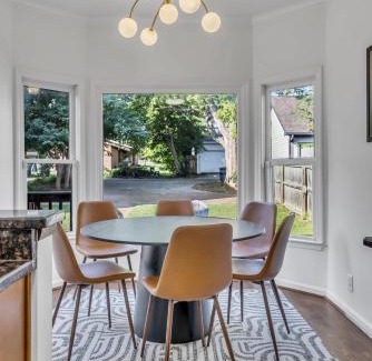 Salemtown Casa | Spacious Germantown Home for Groups