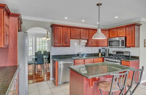 Bloomingburg Casa | Spacious Getaway! 7BR w Park & pool Scenic Views
