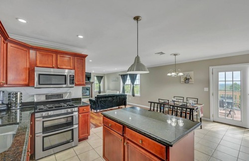 Bloomingburg Casa | Spacious Getaway! 7BR w Park & pool Scenic Views