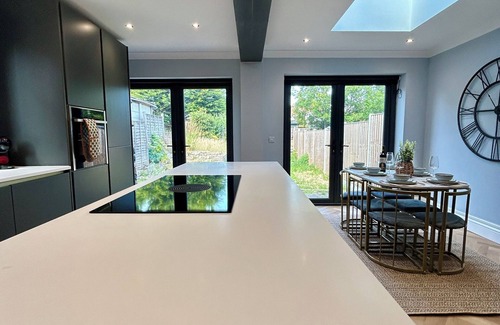 Norwich Casa | Spacious Getaway for 6 | Private Home + Parking