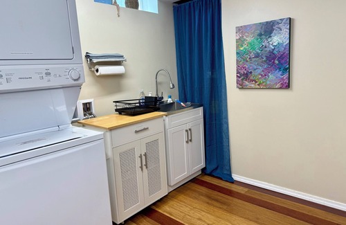 Montavilla Casa | Spacious Getaway Near Mt Tabor Park—Sleeps 4, with Kitchen, Washer Dryer, Patio