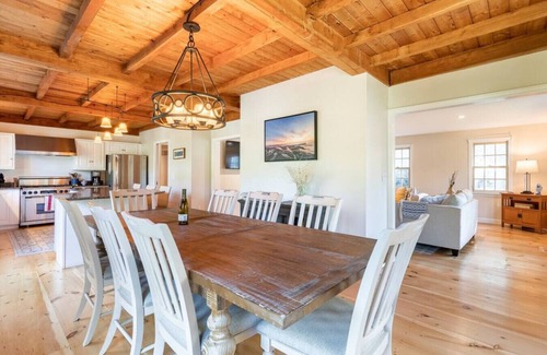 Newport East Casa | Spacious Getaway Close to Newport & Beaches