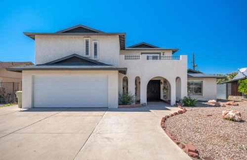 Peoria Ave Citizen's Group Casa | Spacious Glendale Home with Pool and Mountain Views!