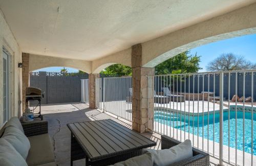 Peoria Ave Citizen's Group Casa | Spacious Glendale Home with Pool and Mountain Views!